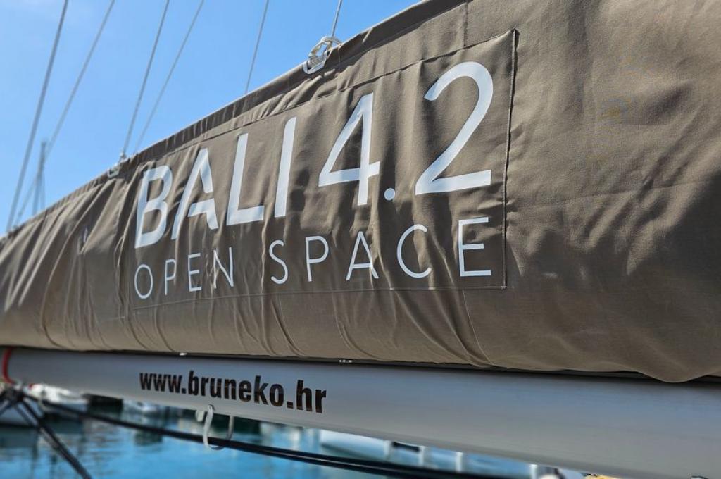 Catalog photo (may differ)