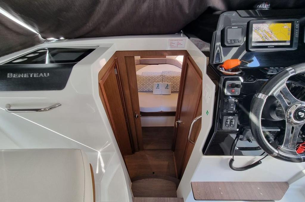 Catalog photo (may differ)