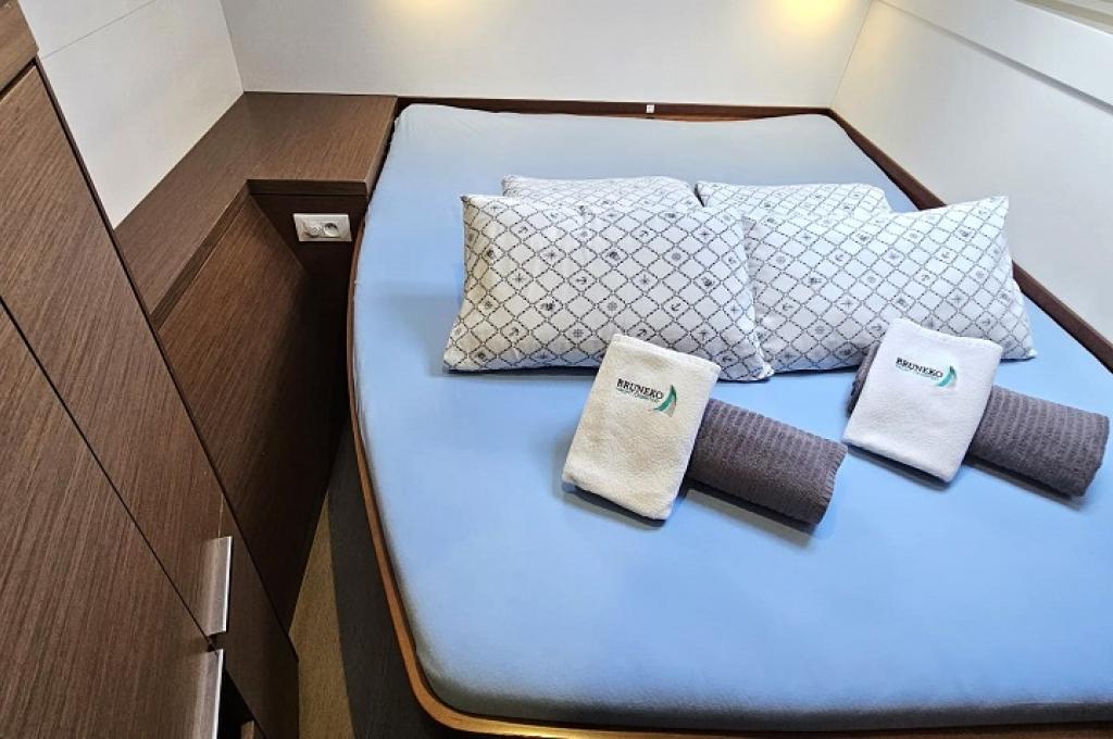 Catalog photo (may differ)