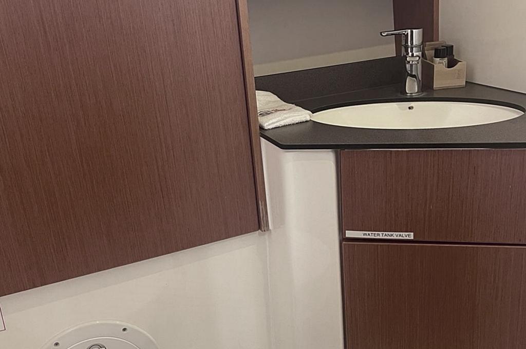 Catalog photo (may differ)