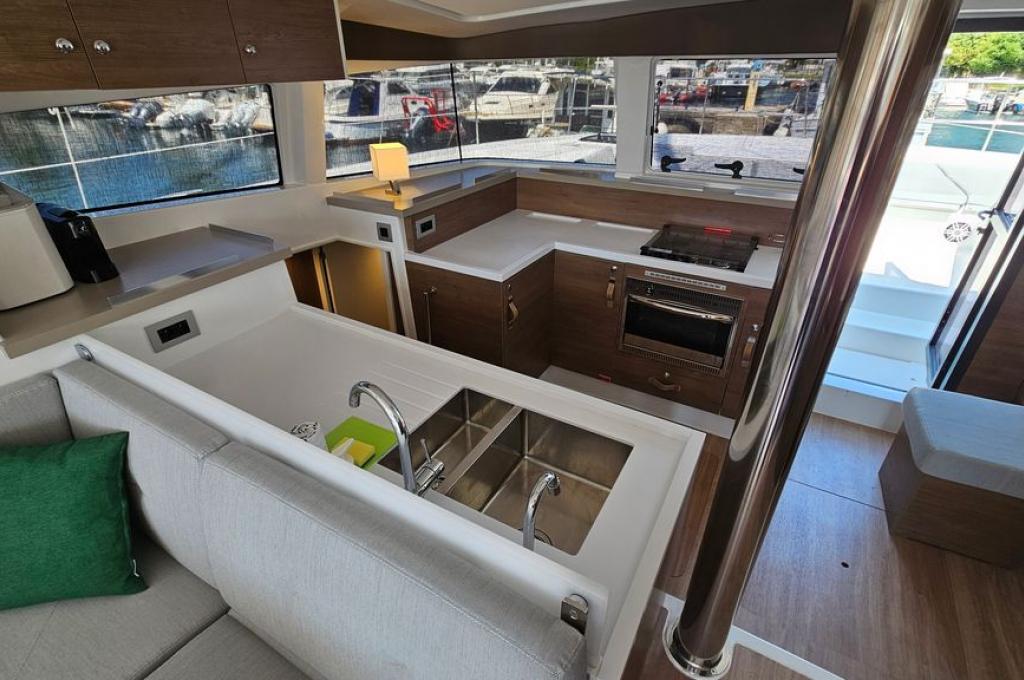 Catalog photo (may differ)