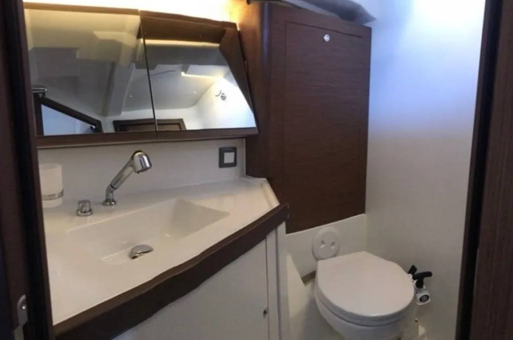 Catalog photo (may differ)