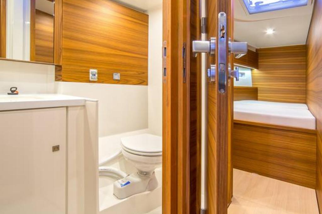 Catalog photo (may differ)