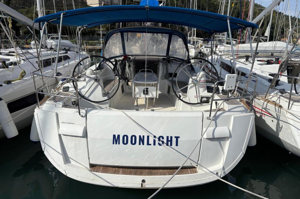 Catalog photo (may differ)