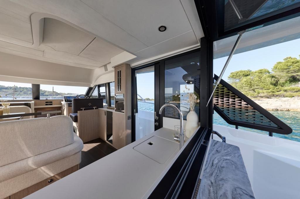 Catalog photo (may differ)