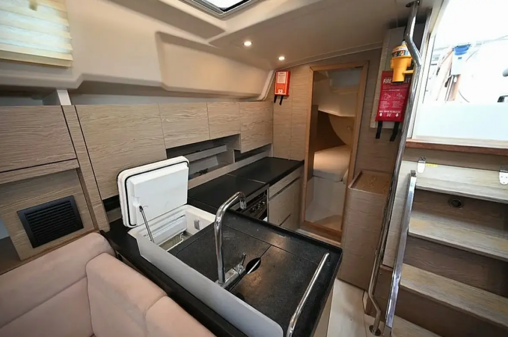 Catalog photo (may differ)