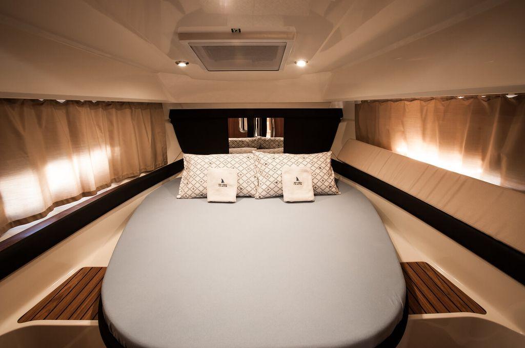 Catalog photo (may differ)