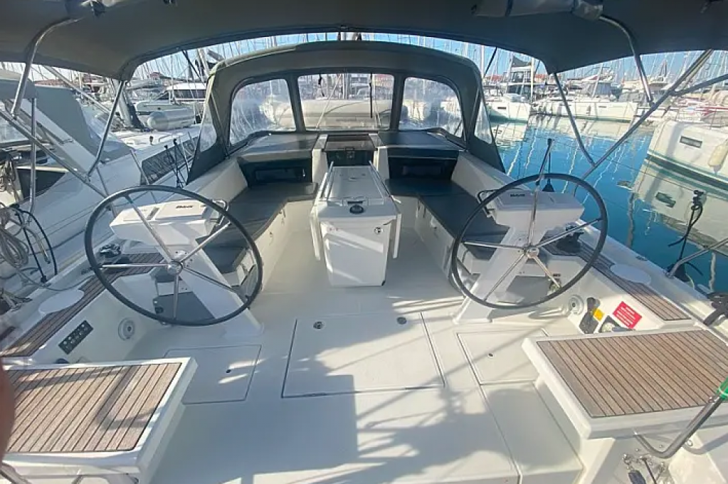 Catalog photo (may differ)