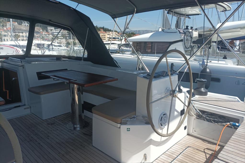 Catalog photo (may differ)