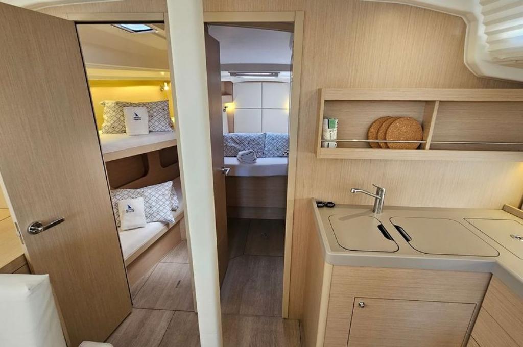 Catalog photo (may differ)