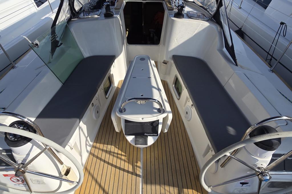 Catalog photo (may differ)