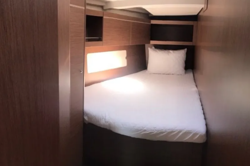 Catalog photo (may differ)