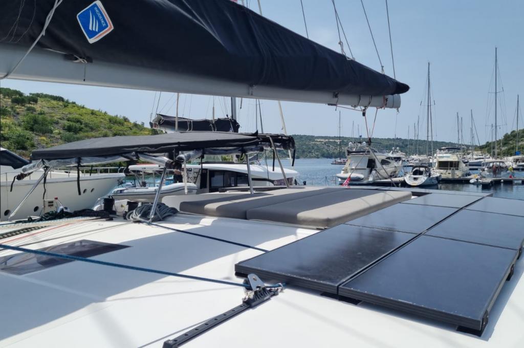 Catalog photo (may differ)