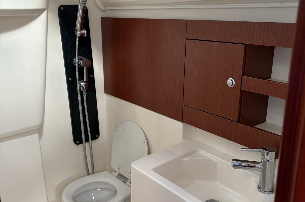 Original photo from a customer | Charter company has several identical yachts. Deviations are possible.