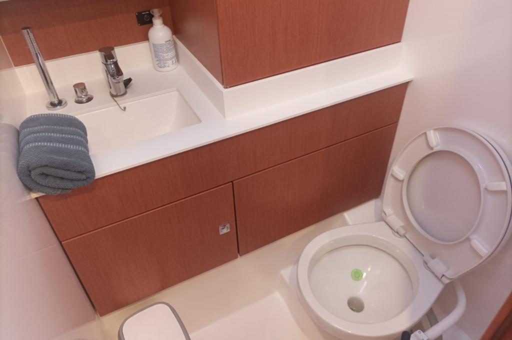 Catalog photo (may differ)