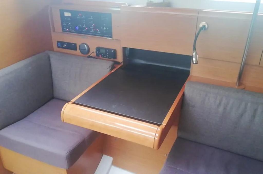 Catalog photo (may differ)