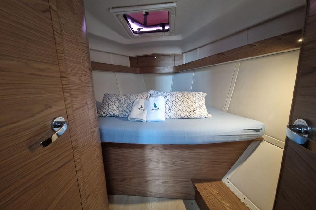 Catalog photo (may differ)