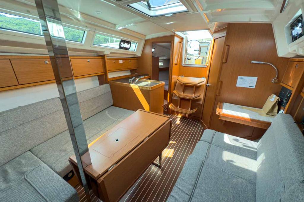 Catalog photo (may differ)