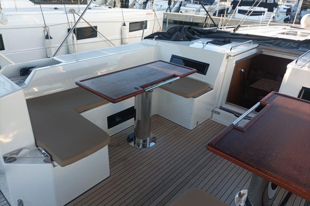 Catalog photo (may differ)