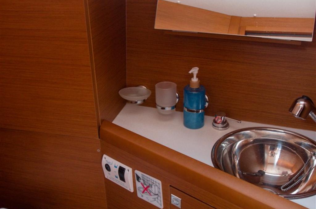 Catalog photo (may differ)