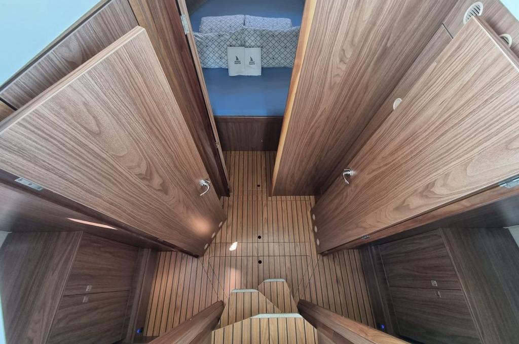 Catalog photo (may differ)