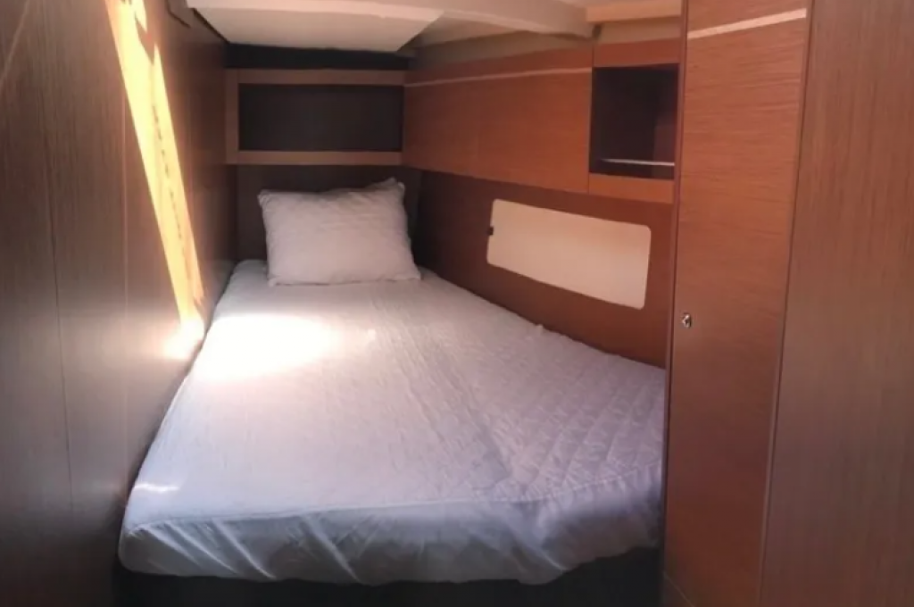 Catalog photo (may differ)