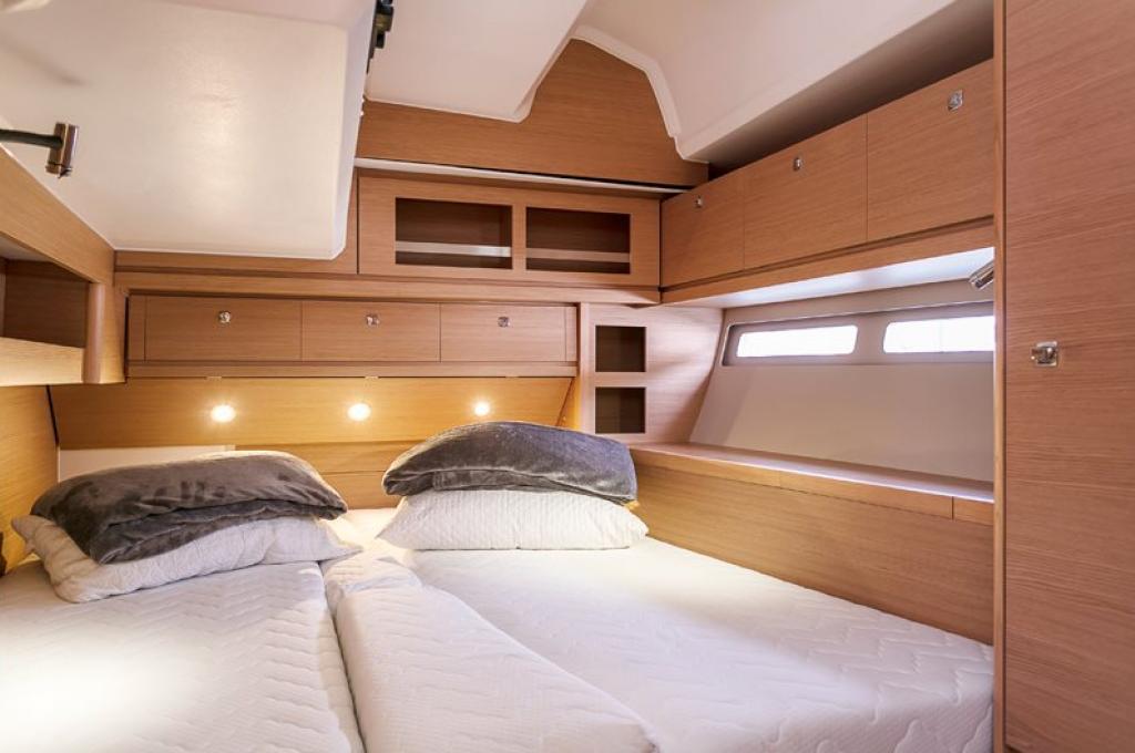 Catalog photo (may differ)