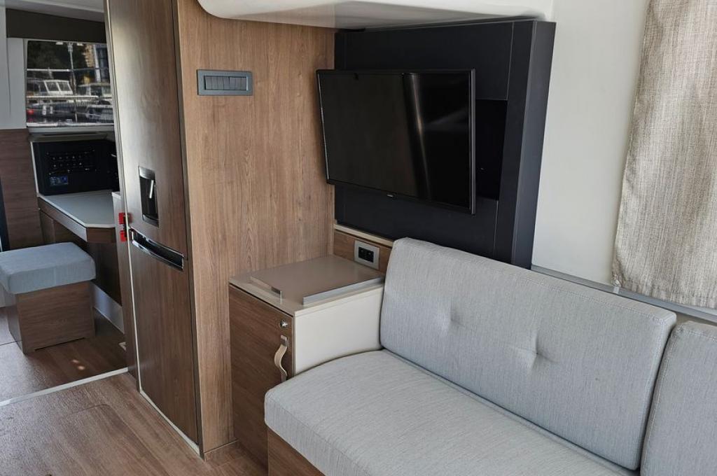 Catalog photo (may differ)