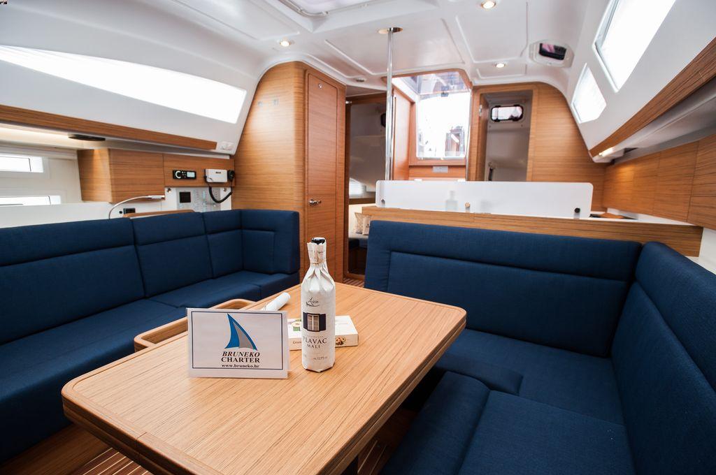 Catalog photo (may differ)