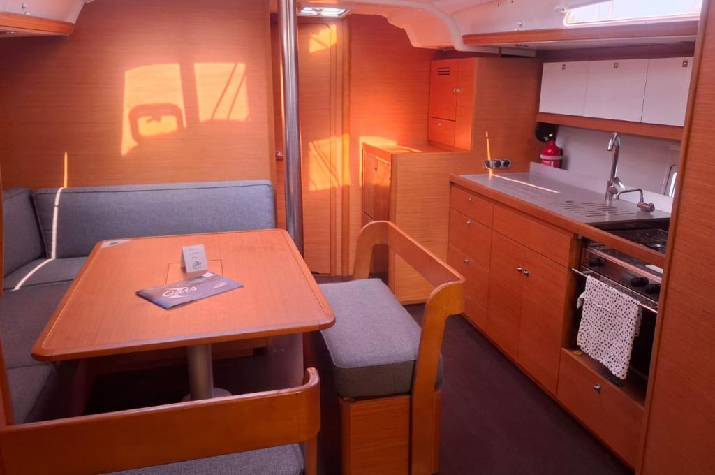 Catalog photo (may differ)