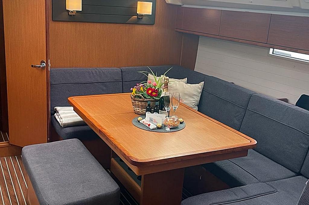 Catalog photo (may differ)