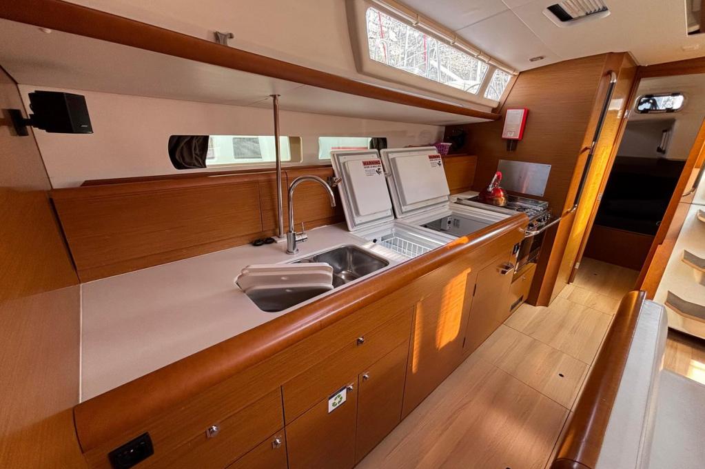 Catalog photo (may differ)