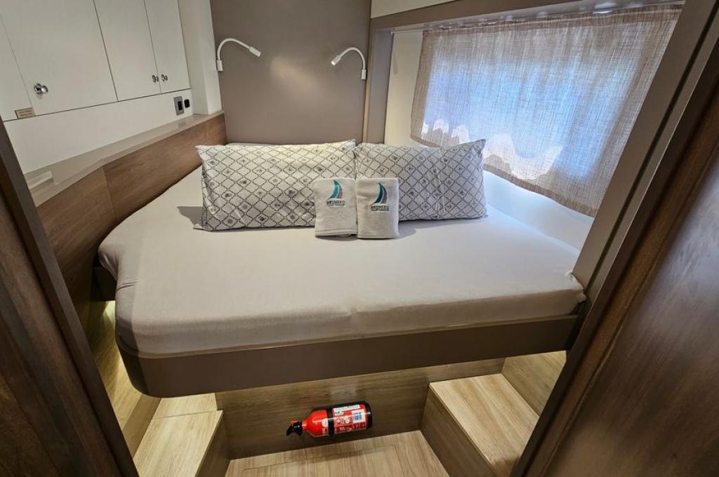 Catalog photo (may differ)