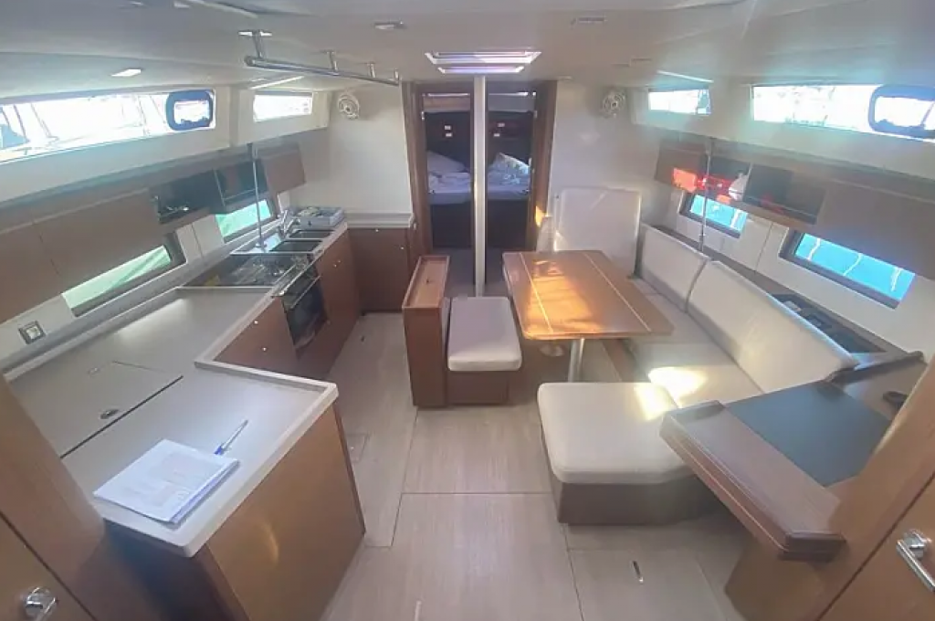 Catalog photo (may differ)