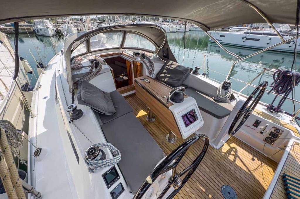 Catalog photo (may differ)