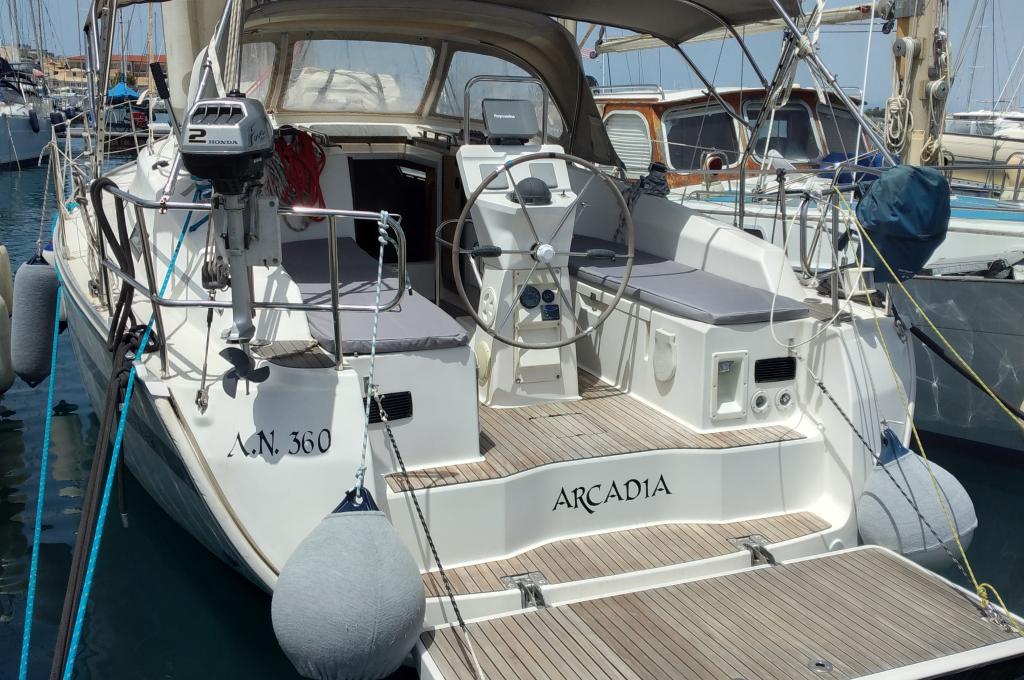 Catalog photo (may differ)