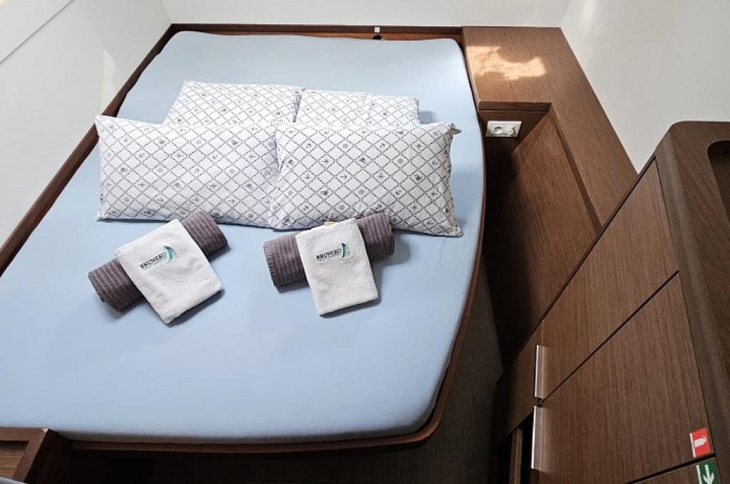 Catalog photo (may differ)