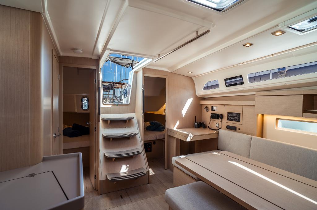 Catalog photo (may differ)