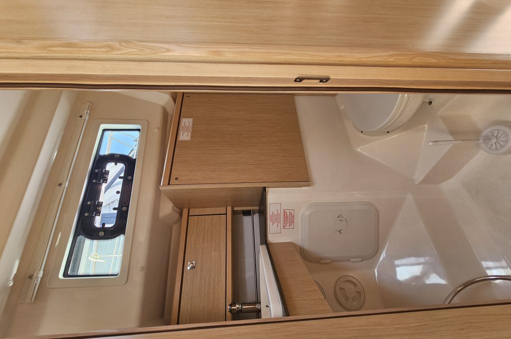 Catalog photo (may differ)