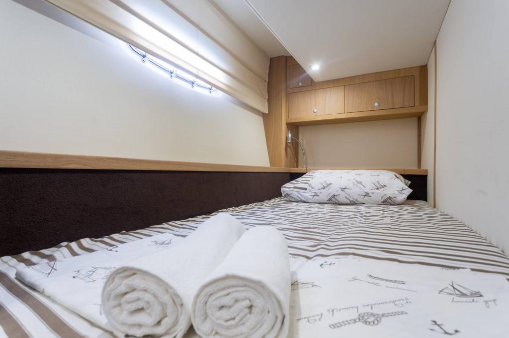 Catalog photo (may differ)