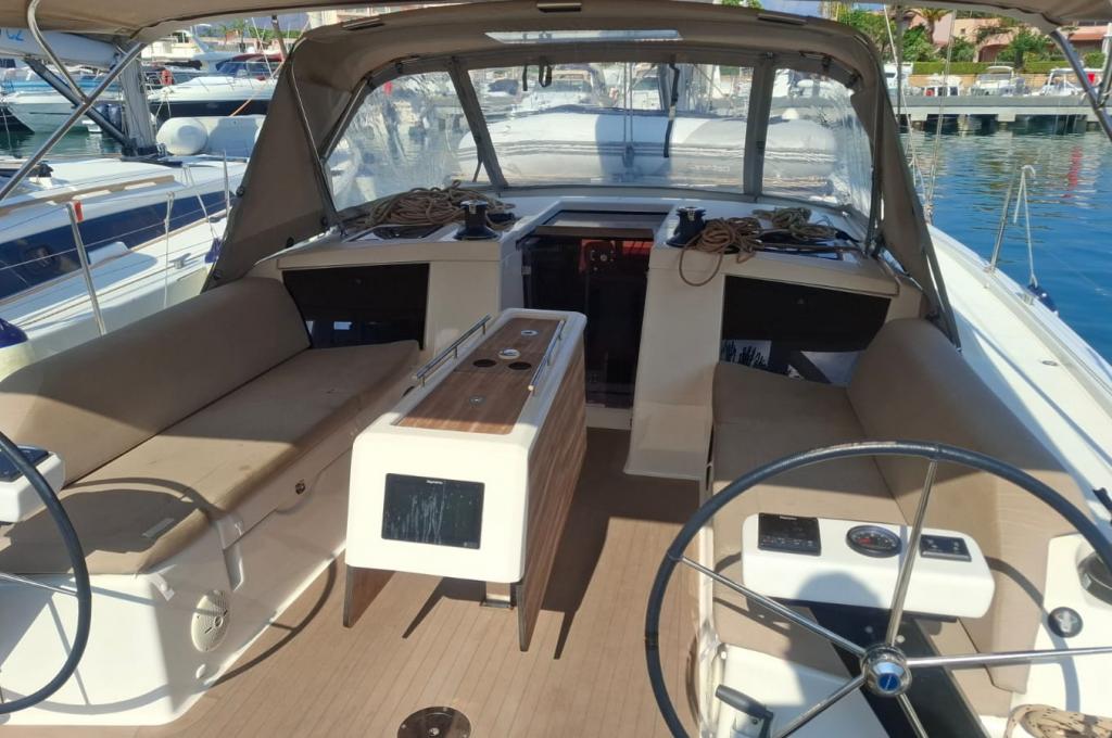 Catalog photo (may differ)