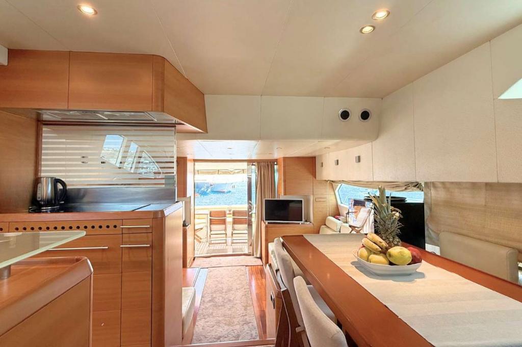 Catalog photo (may differ)