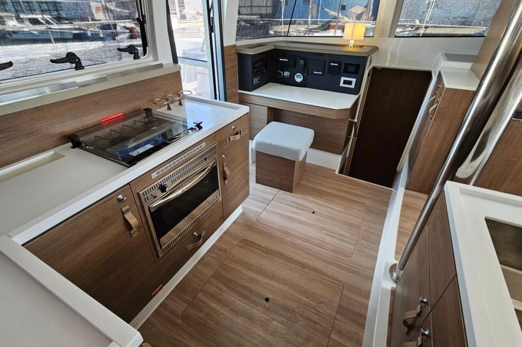 Catalog photo (may differ)