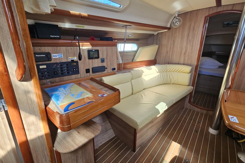 Catalog photo (may differ)