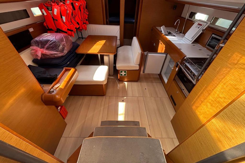 Catalog photo (may differ)