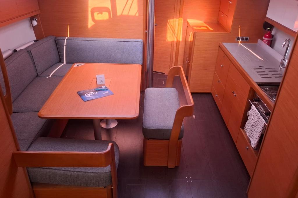 Catalog photo (may differ)