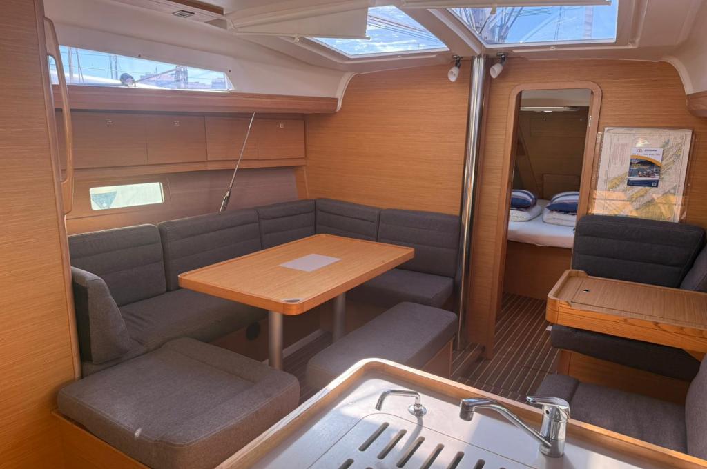 Catalog photo (may differ)