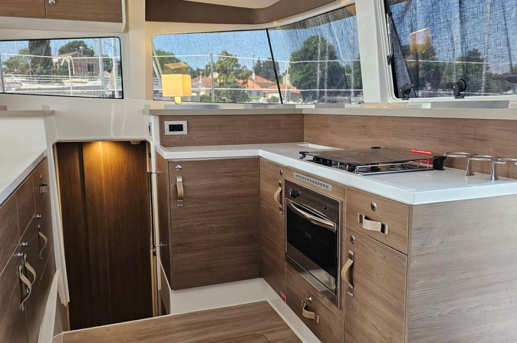 Catalog photo (may differ)