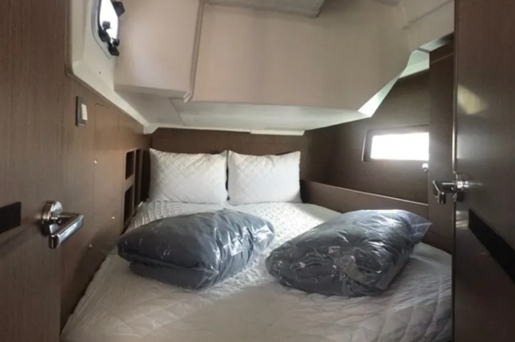 Catalog photo (may differ)