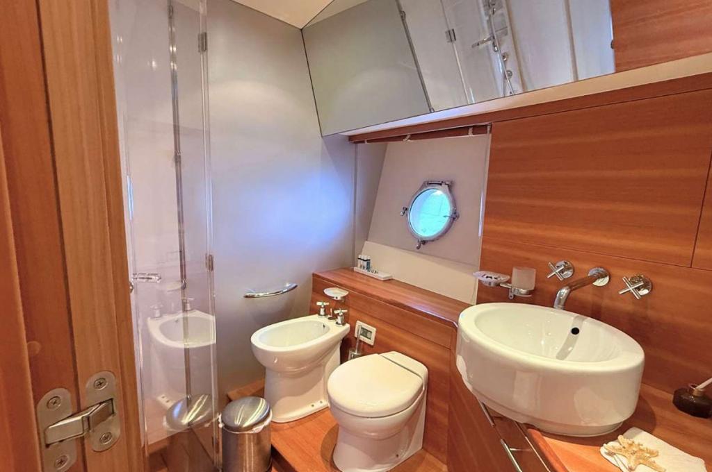 Catalog photo (may differ)